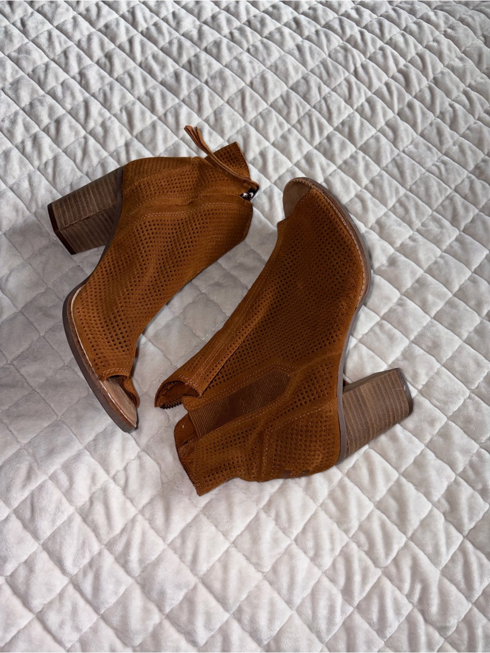 Tom’s Women Tan Suede Peep-Toe Block Heel Booties